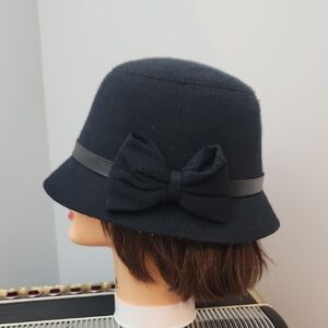 SUPER CUTE CATO BLACK CLOCHE BUCKET HAT W/BOW ACCENT